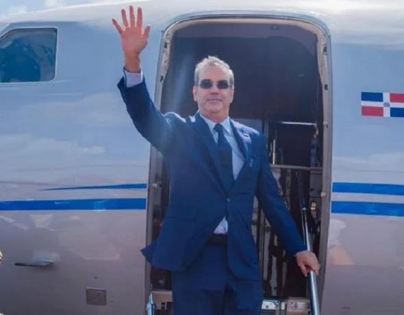 Avión en que viajaba Luis Abinader a Argentina sufrió inconveniente eléctrico.