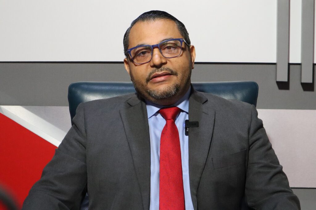 Cardiólogo afirma hay evidencias de que la vacuna del covid puede llevar a consecuencias cardíacas serias.