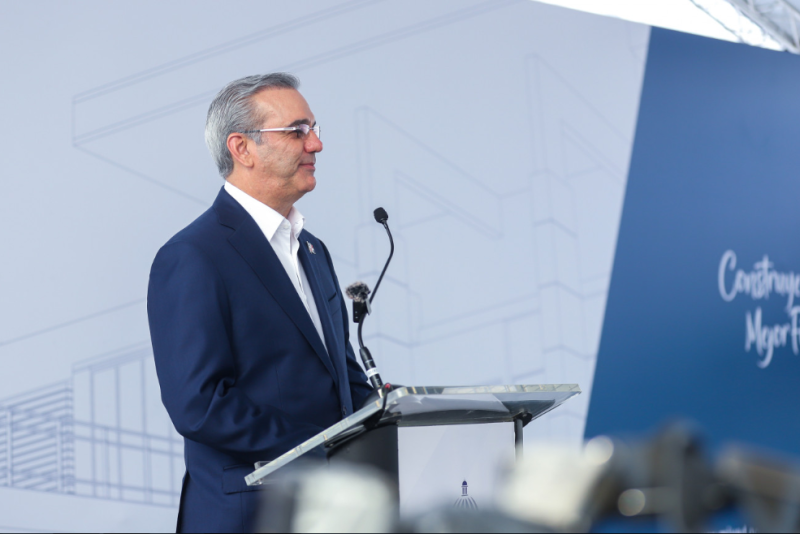 Luis Abinader aventaja con el 91% de los votos en el PRM.