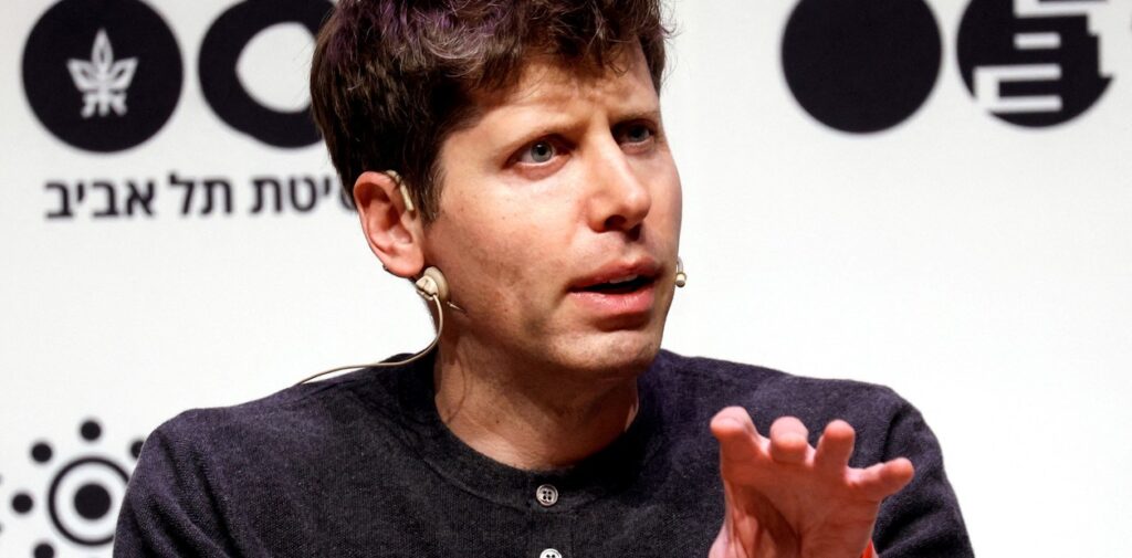 Cientos de empleados de OpenAI amenazan con renunciar e irse a Microsoft con Sam Altman.