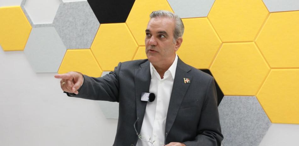 Recuperan cuenta de X hackeada de Abinader.